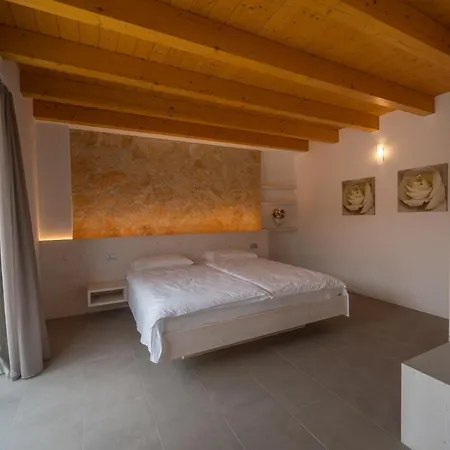 Laguna Hotel 3*