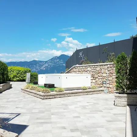 Laguna Hotel 3*